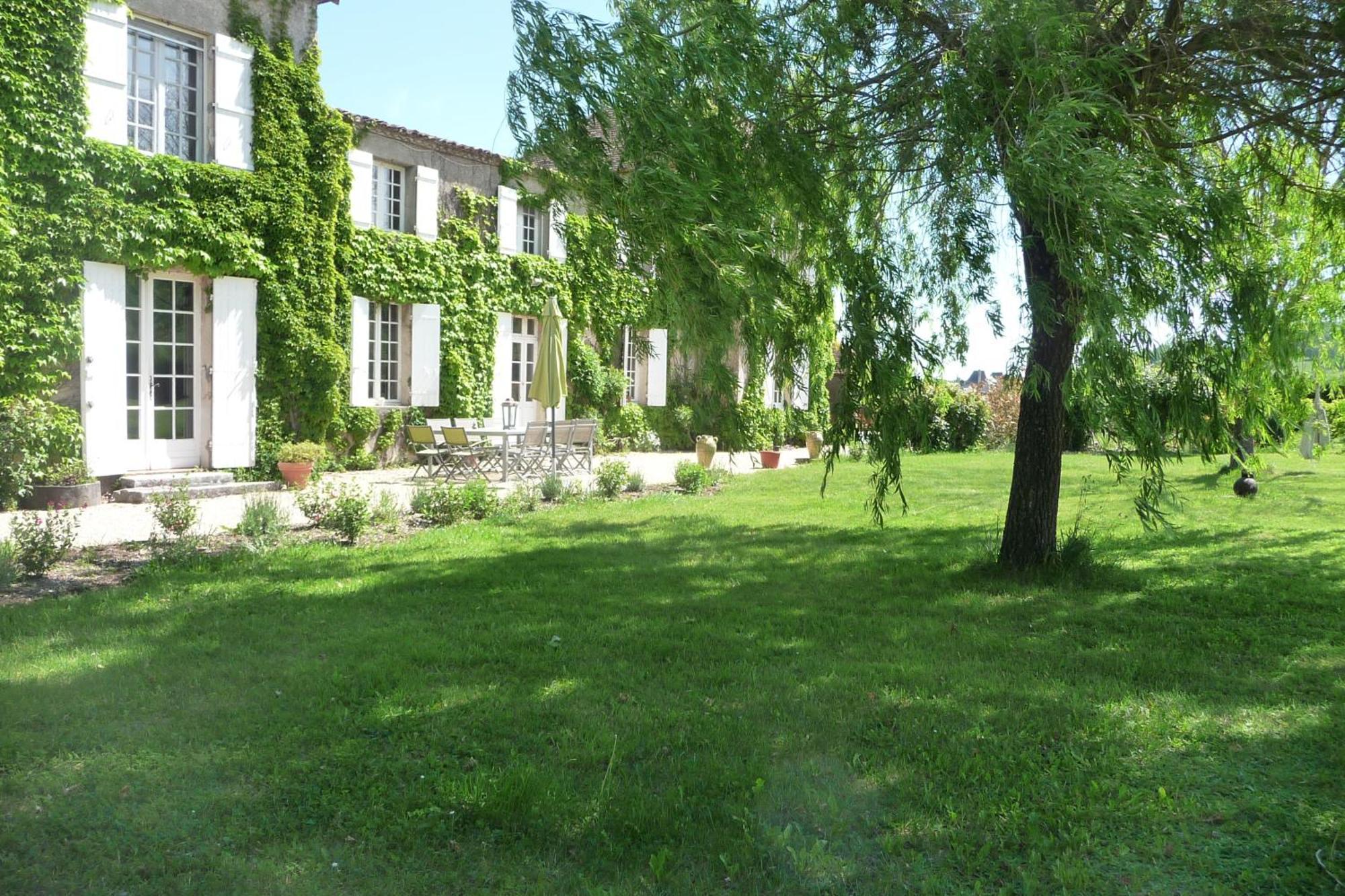 Domaine De La Queyssie Bed & Breakfast Saussignac Exterior foto